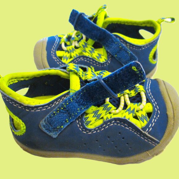 Size 3 Carter's childs breathable velco closure breathable cutout back tennis sh - Picture 3 of 7
